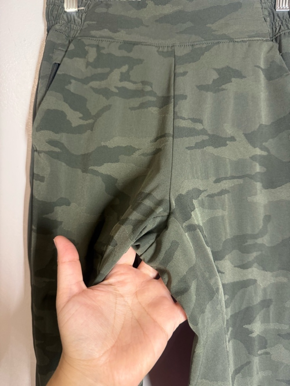 ATHLETA BROOKLYN CAMO LINED JOGGER - Picture 5 of 10